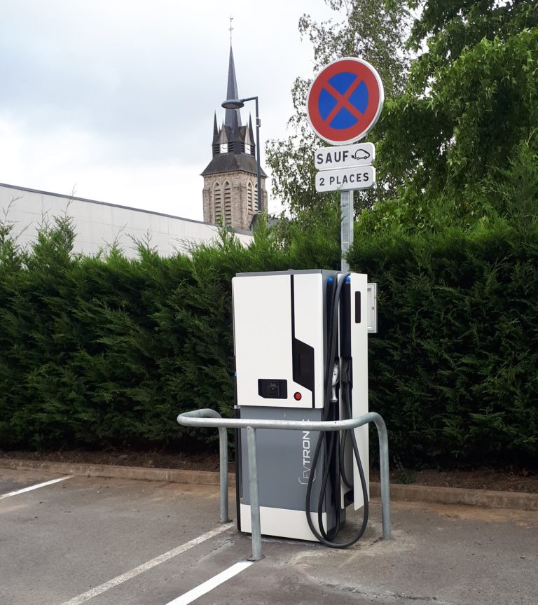 Borne de recharge des véhicules électriques est désormais en service à La Couture